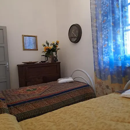 Casale Crisanti בית הארחה *